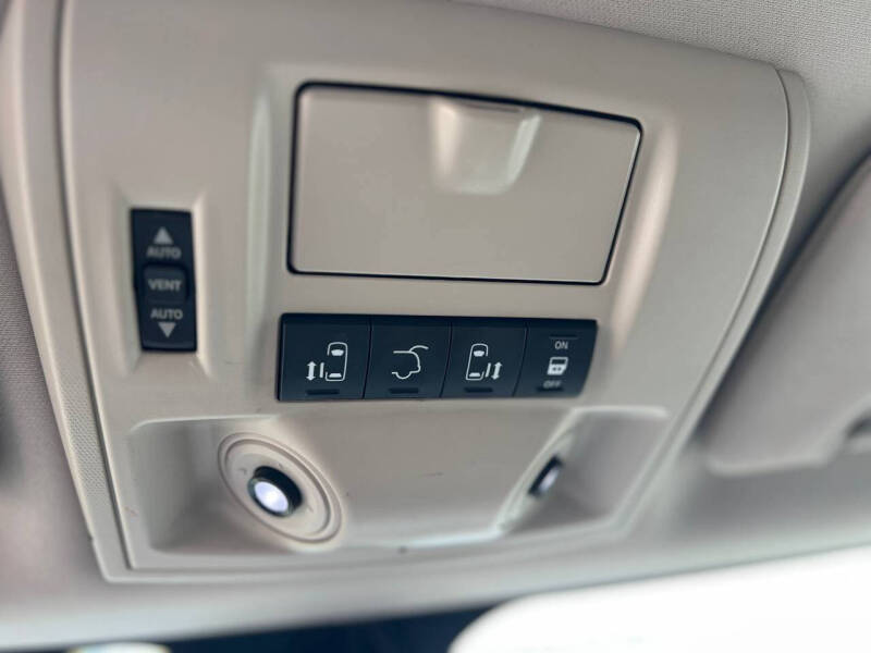 2013 Chrysler Town and Country Touring-L