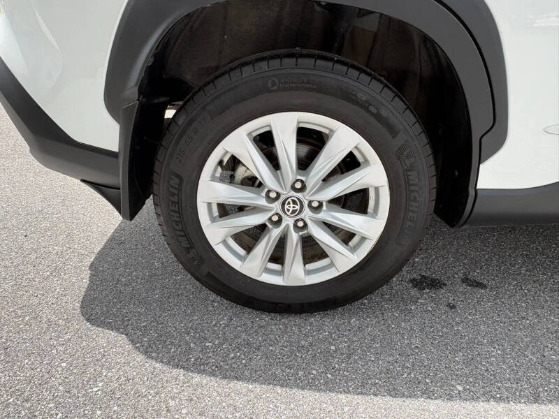 2024 Toyota Corolla Cross LE