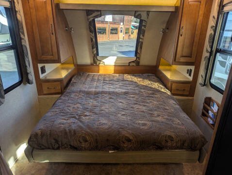 2015 Lance 1995 / 23ft