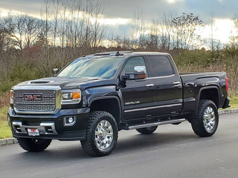 2018 GMC Sierra 2500HD for sale at R & R AUTO SALES in Poughkeepsie NY