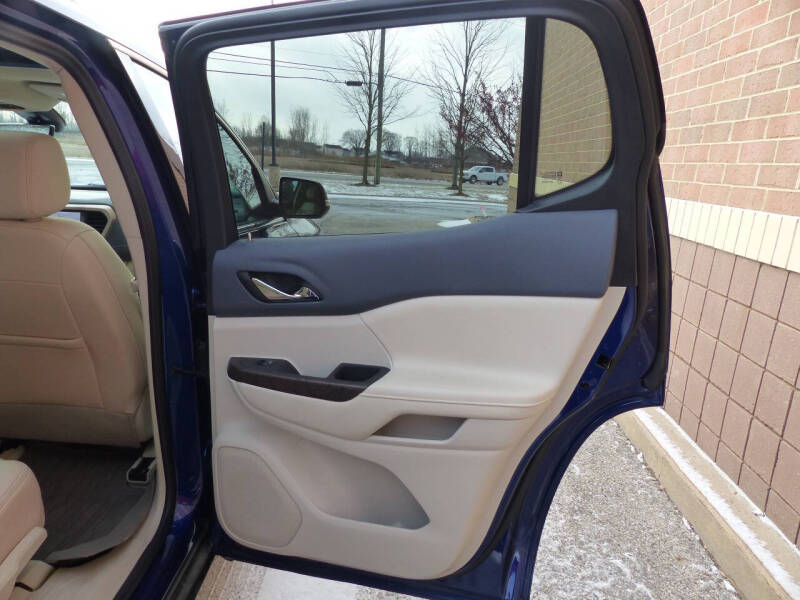 2023 GMC Acadia Denali