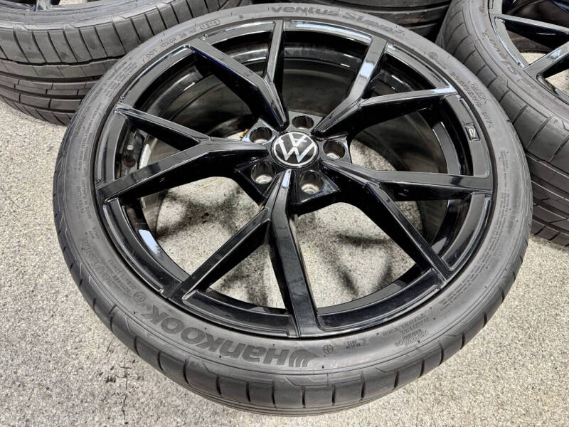 2019 Volkswagen Golf R 4Motion