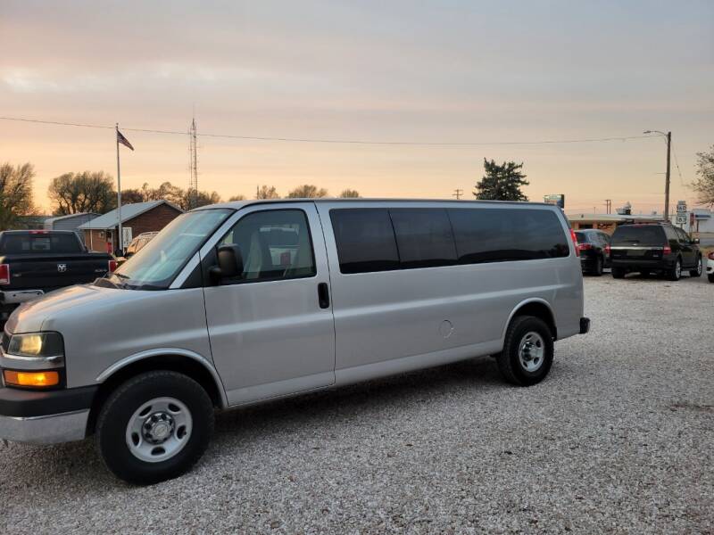 2009 Chevrolet Express Passenger for sale at TNT Auto in Coldwater KS