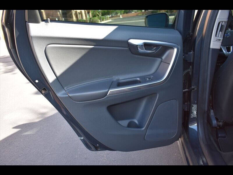 2016 Volvo XC60 T5 Drive-E Platinum