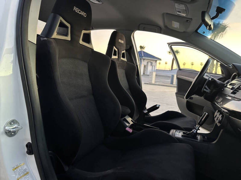 2011 Mitsubishi Lancer Evolution MR