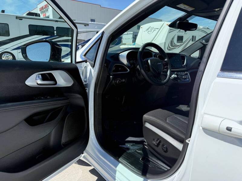 2024 Chrysler Pacifica Touring
