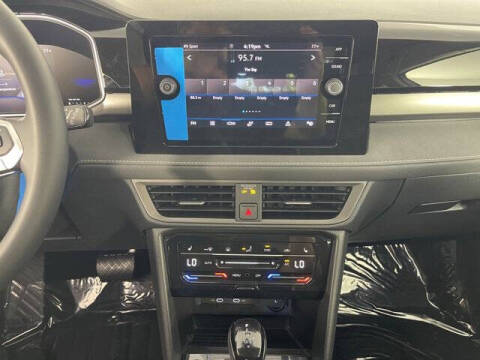 2025 Volkswagen Taos SE Black 4Motion