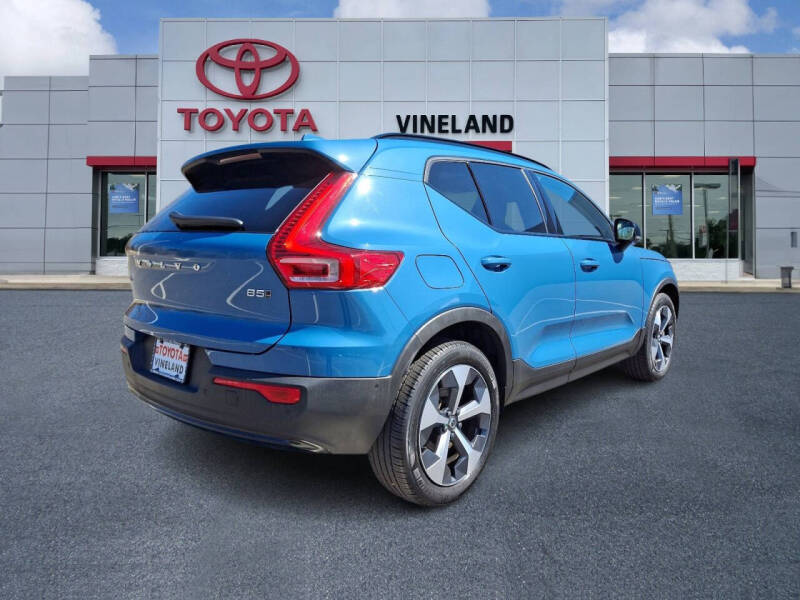 2023 Volvo XC40 B5 Plus Dark Theme