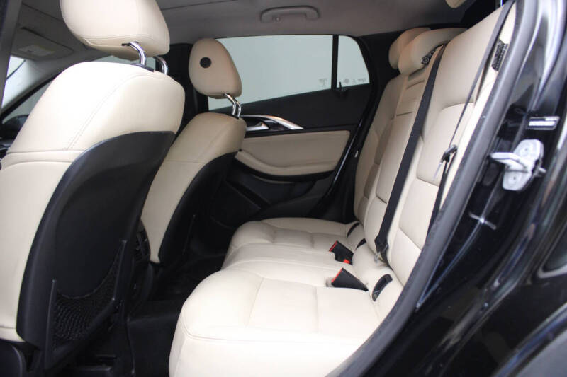 2017 Infiniti QX30 Premium