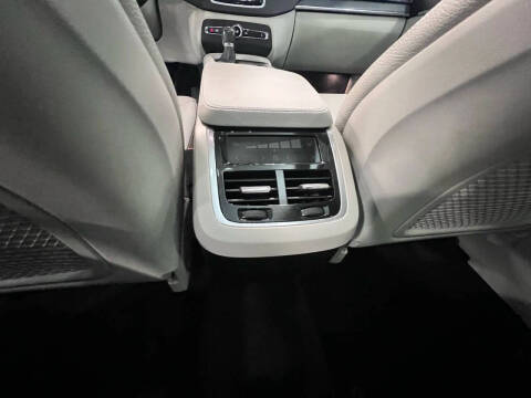 2020 Volvo XC90 T5 Momentum
