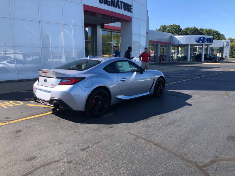 2025 Toyota GR86 Premium