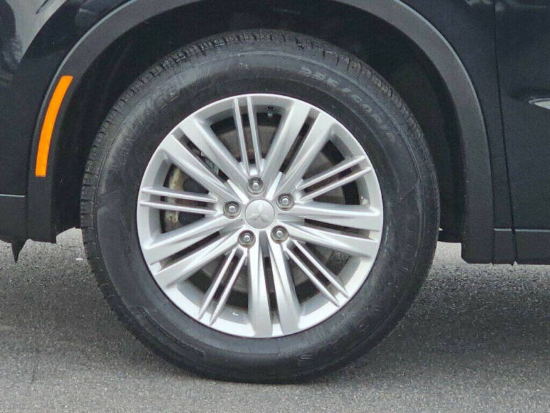 2022 Mitsubishi Outlander ES