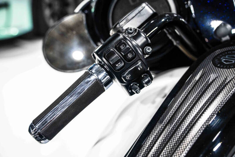 2016 Harley-Davidson FLHXSE CVO Street Glide