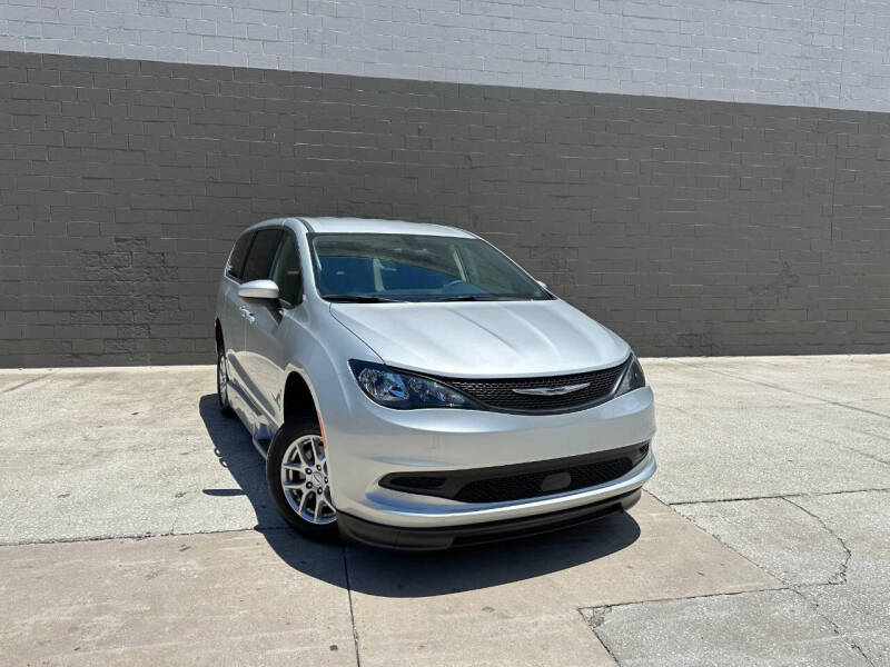2022 Chrysler Voyager LX