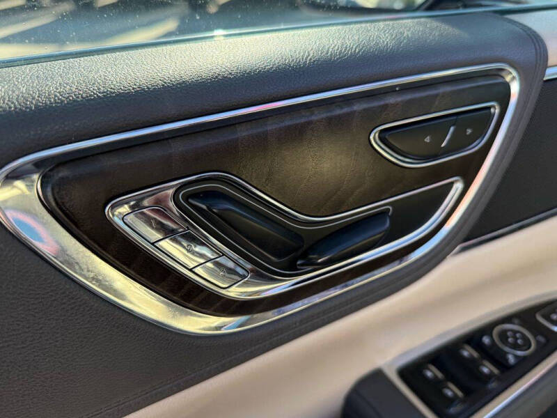 2017 Lincoln Continental Select