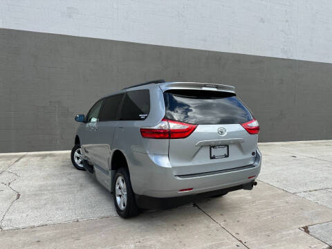 2015 Toyota Sienna LE Mobility 7-Passenger