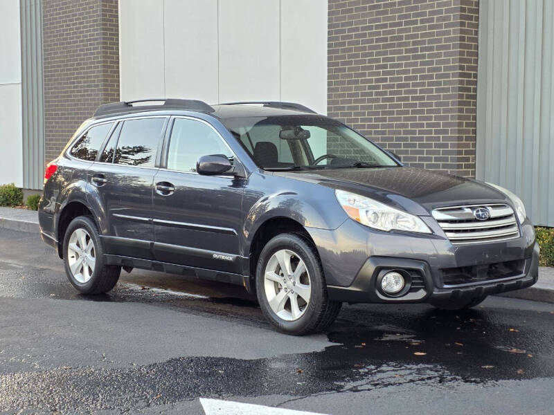 2013 Subaru Outback Premium's photo