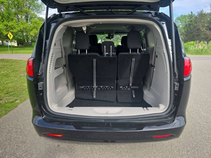 2024 Chrysler Voyager LX