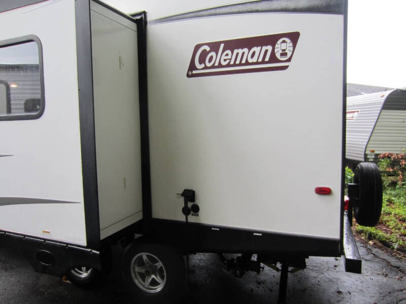 2021 Coleman Light Series 1805RB