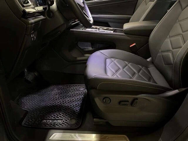 2025 Volkswagen Atlas Cross Sport SE 4Motion