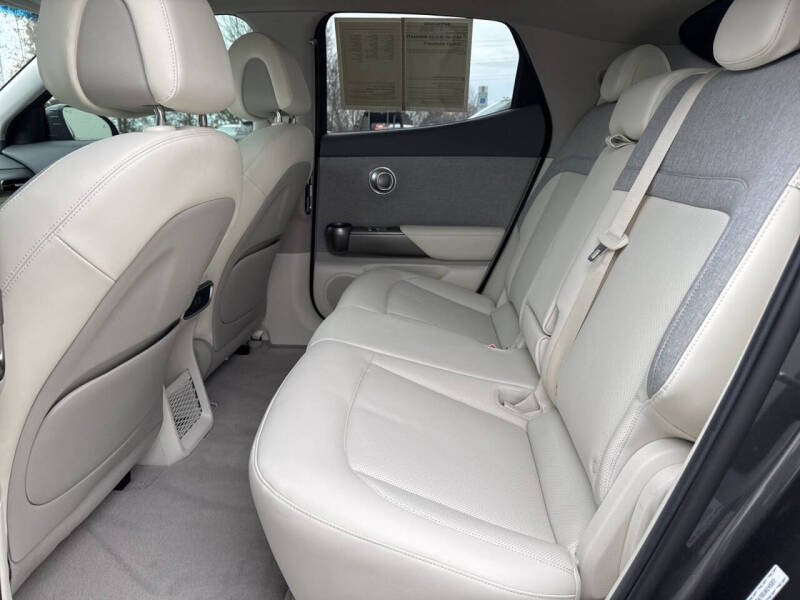 2024 Genesis GV60 Standard