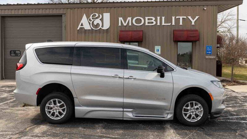 2024 Chrysler Voyager LX