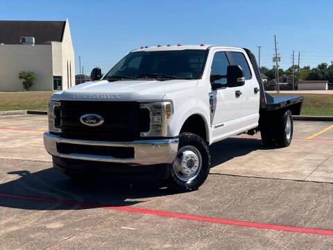 2019 Ford F-350 Super Duty for sale at AUTO DIRECT Bellaire in Houston TX