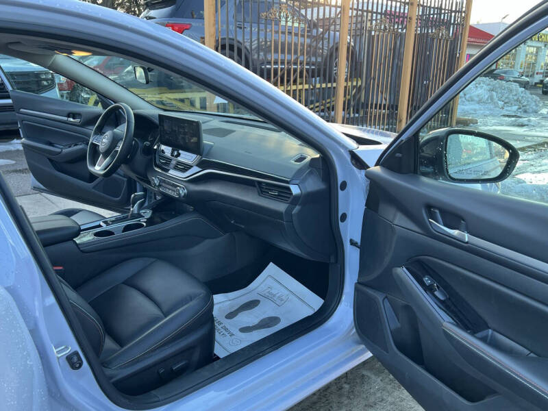 2025 Nissan Altima 2.5 SR