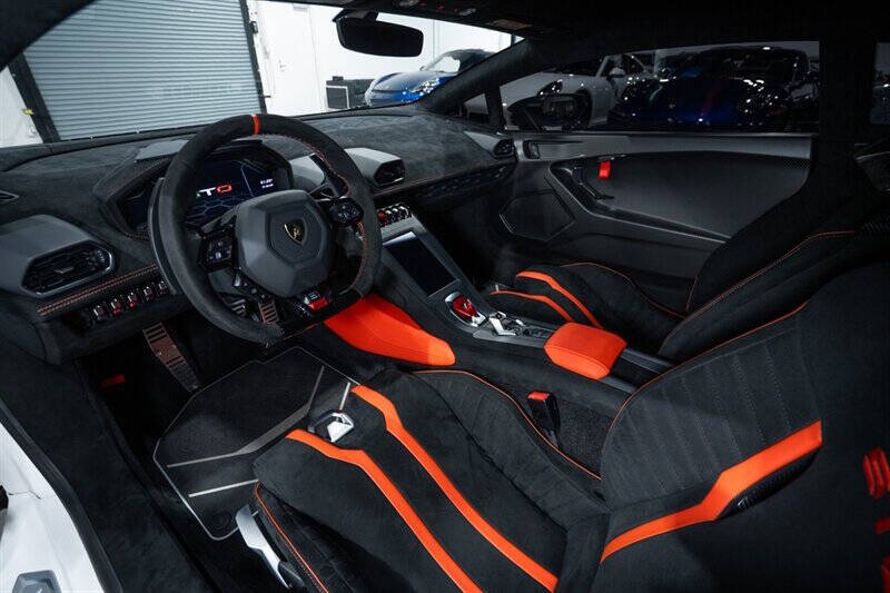 2022 Lamborghini Huracan STO