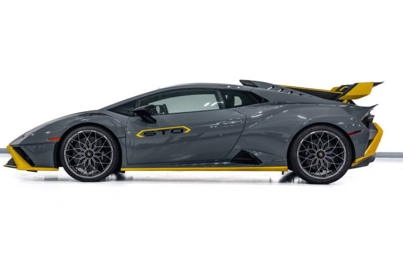 2023 Lamborghini Huracan STO