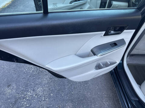 2012 Toyota Camry Hybrid XLE