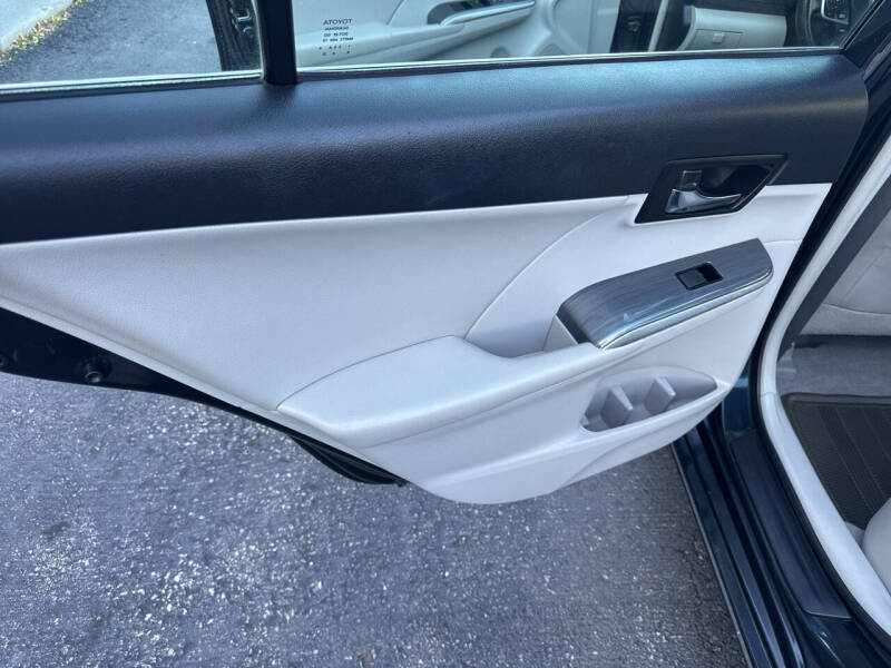 2012 Toyota Camry Hybrid XLE