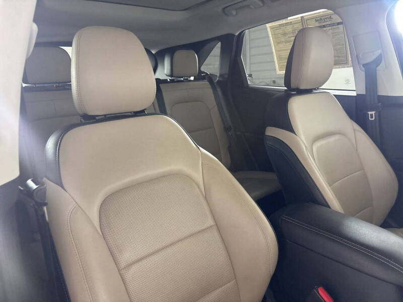 2022 Ford Escape Titanium