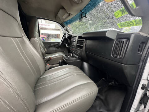 2017 Chevrolet Express 2500