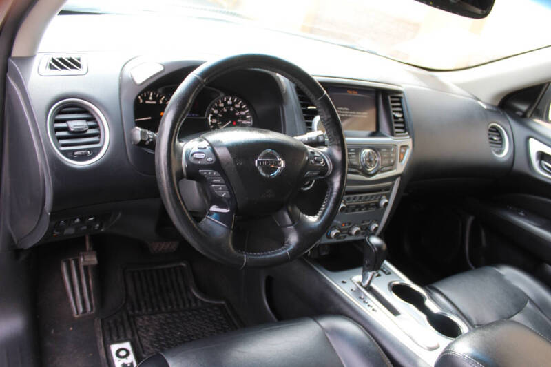 2020 Nissan Pathfinder SL