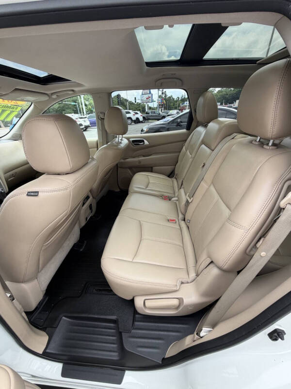 2017 Nissan Pathfinder SL