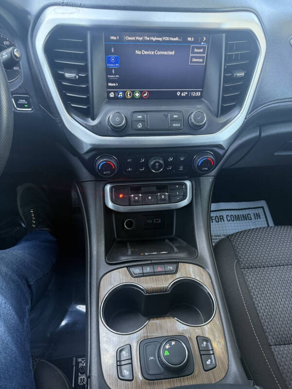 2022 GMC Acadia SLE