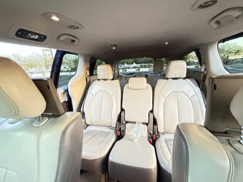 2017 Chrysler Pacifica Touring-L Plus
