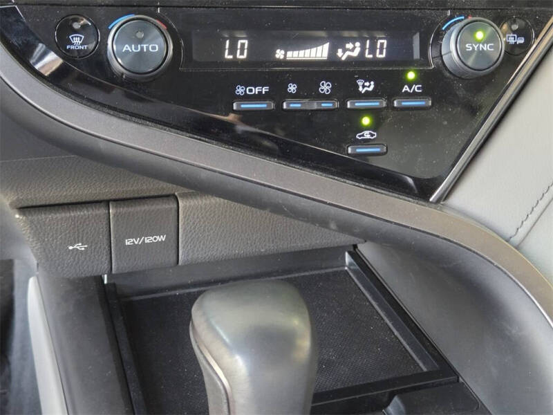 2024 Toyota Camry Hybrid SE