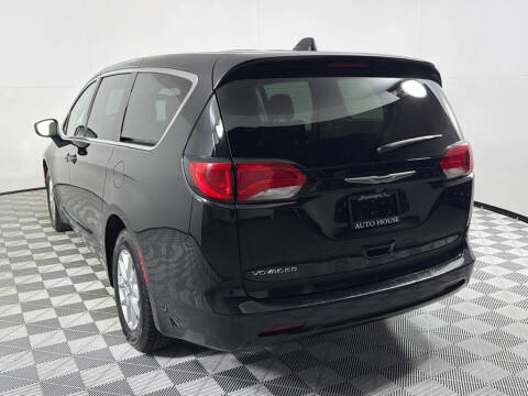 2022 Chrysler Voyager LX
