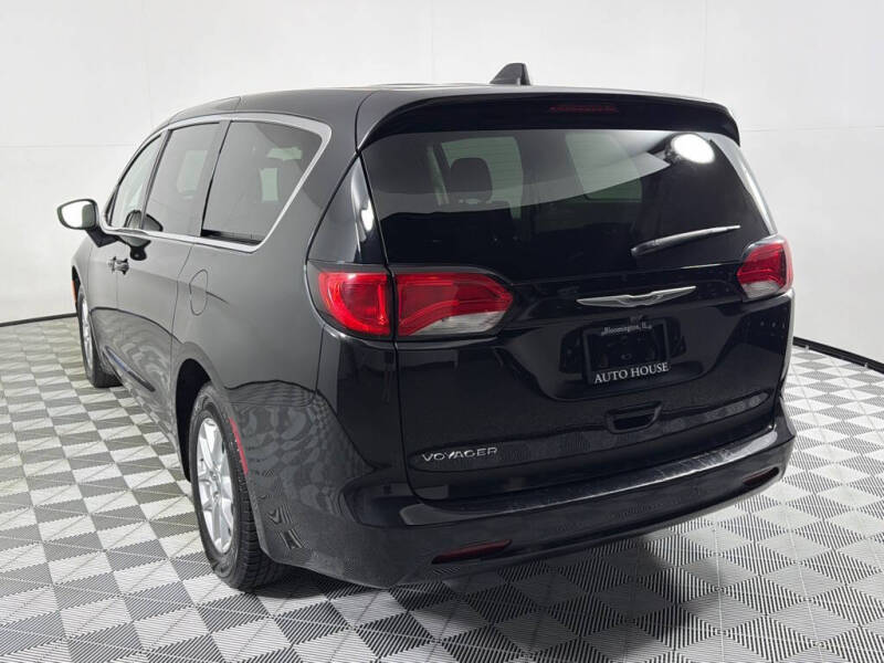2022 Chrysler Voyager LX