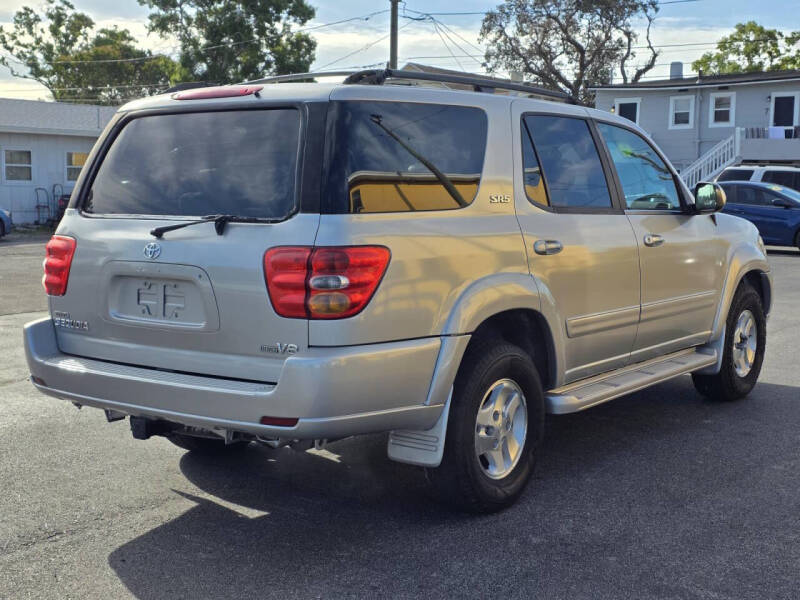 2004 Toyota Sequoia SR5