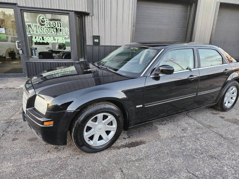 2005 Chrysler 300 Touring's photo