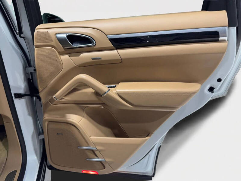 2015 Porsche Cayenne S E-Hybrid