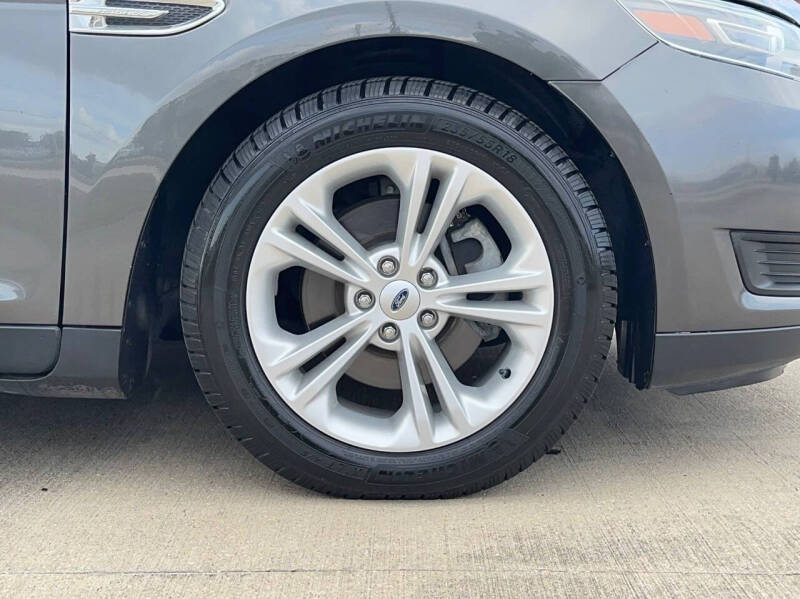 2019 Ford Taurus SE