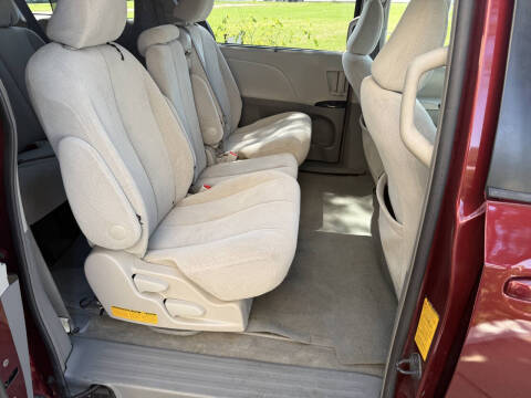 2014 Toyota Sienna LE 8-Passenger
