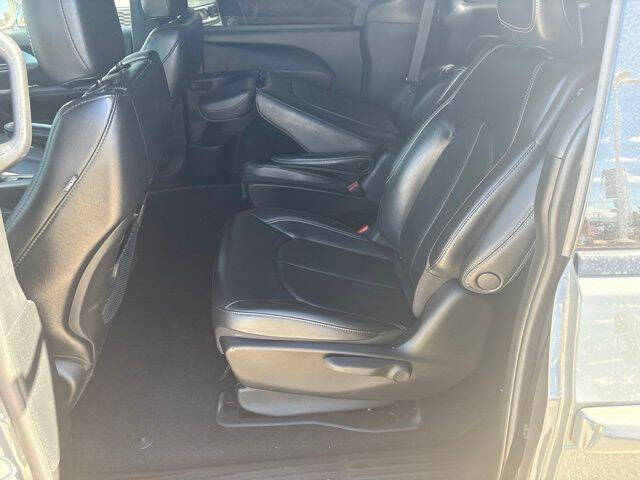 2022 Chrysler Pacifica Hybrid Touring L