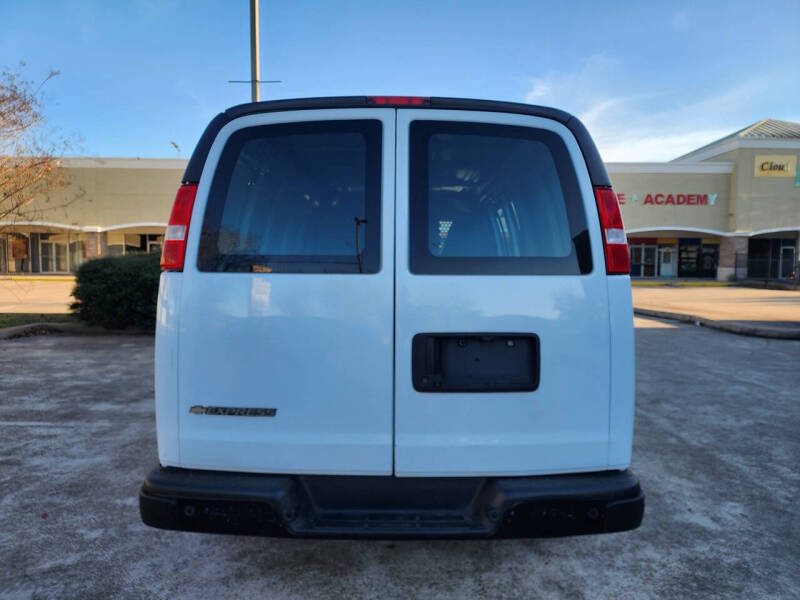 2022 Chevrolet Express 2500