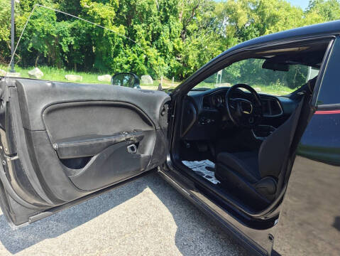 2016 Dodge Challenger SXT Plus