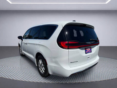 2024 Chrysler Pacifica Touring L